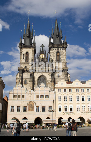 Praga in pioggia - Chiesa di Nostra Signora di Týn Foto Stock
