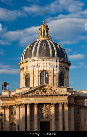 Institut de France lungo la Senna, Parigi, Francia Foto Stock