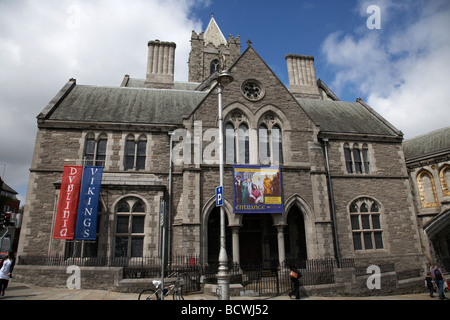 Ex casa sinodo ora museo dublinia e viking world presentano presso la cattedrale di Christchurch a Dublino Repubblica di Irlanda Foto Stock