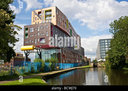 Chip edificio, nuovi appartamenti a fianco di Ashton Canal, New Islington, Manchester, Regno Unito Foto Stock