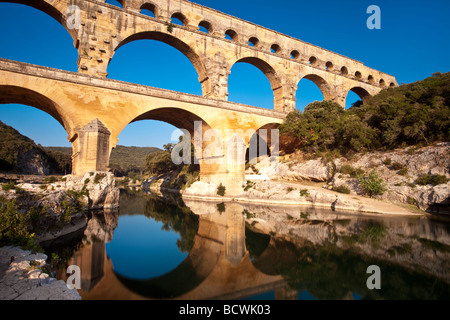 Acquedotto romano - Pont du Gard vicino a Vers-Pont-du-Gard, Occitanie, Francia Foto Stock