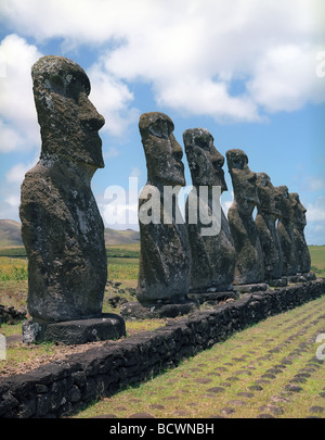 Moais di Ahu Akivi Ahu terrestre sul Patrimonio Mondiale UNESCO dell'isola di pasqua Cile Foto Stock