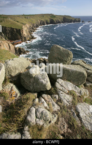 La zona del Land's End, Inghilterra. Vista sul Castello di Zawn al Land's End Cornish costa. Foto Stock