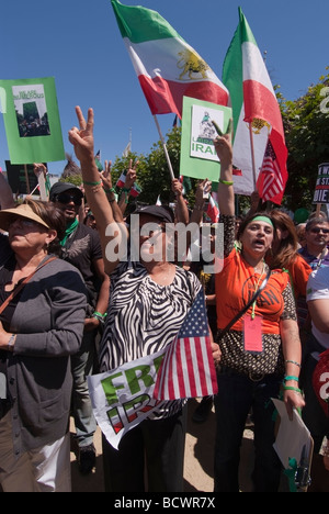 La giornata di azione globale, 7/25/09. Migliaia hanno dimostrato di fronte a San Francisco City Hall a sostegno del popolo dell'Iran. Foto Stock