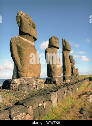 Moais di Ahu Akivi Ahu terrestre sul Patrimonio Mondiale UNESCO dell'isola di pasqua Cile Foto Stock