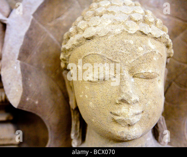 Testa intagliata della divinità Indù il Museo Khajuraho Madhya Pradesh India Foto Stock