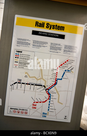 Area di Dallas a transito rapido D.A.R.T. DART light rail treno mappa del percorso presso il downtown Akard Station. Foto Stock