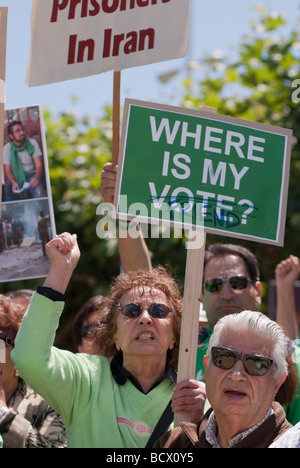 La giornata di azione globale, 7/25/09. Migliaia hanno dimostrato di fronte a San Francisco City Hall a sostegno del popolo dell'Iran Foto Stock