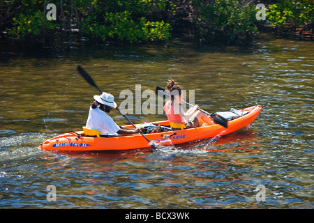 Fare kayak in Lake Worth John D MacArthur Beach State Park North Palm Beach Oceano Atlantico Florida USA Foto Stock