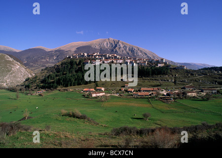 Italia, Abruzzo, Parco Nazionale d'Abruzzo, OPI e Monte Marsicano Foto Stock