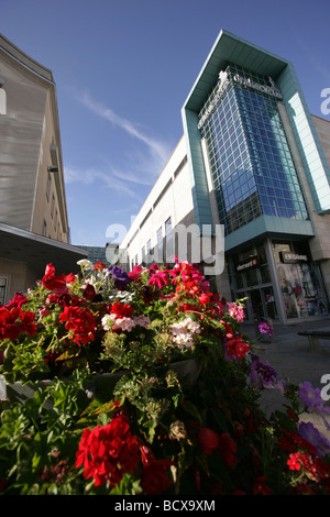 Città di Plymouth in Inghilterra. Il moderno Drake Circus retail ingresso complessi a New George Street. Foto Stock