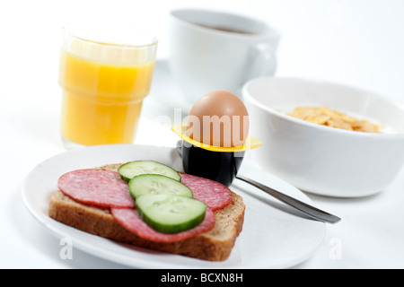 Elevato La chiave studio shot di una sana colazione leggera profondità di campo Foto Stock