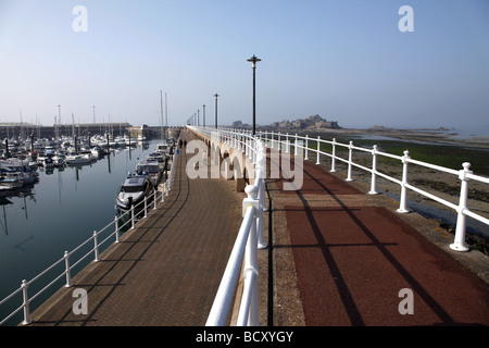 Ringhiere & Castello di Elizabeth JERSEY Isole del Canale della Manica UK ST. HELIER JERSEY 20 Aprile 2009 Foto Stock