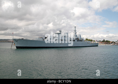 HMS Bristol (D23), il solo tipo 82 cacciatorpediniere della Royal Navy, ormeggiata nella Royal Navy Dockyard, Portsmouth. Foto Stock