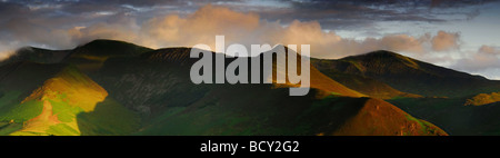 Derwent Fells all'alba dal Cat campane, Lake District inglese Foto Stock