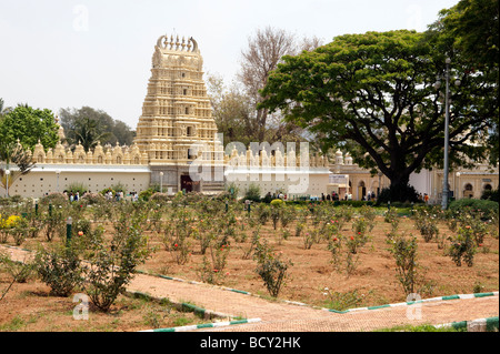 Tempio indù nella motivazione del Maharaja di Mysore Palace lo stato di Karnataka India Foto Stock