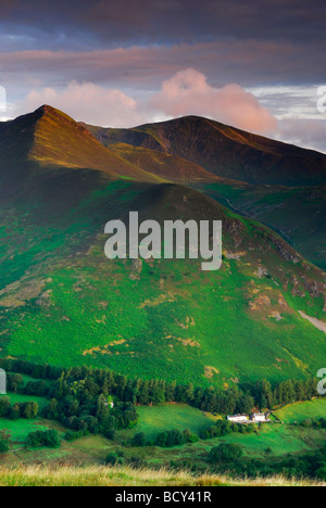 Causey Pike e Grisedale Pike in Newlands Valley, Lake District inglese Foto Stock