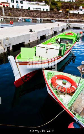 Una barca di pescatori a isola Terceira nelle Azzorre Foto Stock