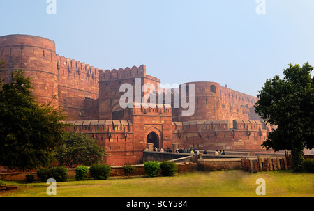 Il Forte Rosso di Agra, India è stato costruito aroudn 1080 Annuncio. Si trova a soli 2,5 chilometri dal famoso Taj Mahel. Foto Stock