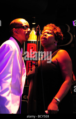 Tennessee Memphis Beale Street B B King Blues Club- Carl Drew Blues Band back-up cantanti cantare il blues Foto Stock