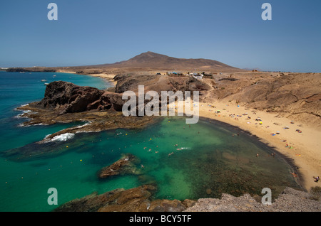 Le spiagge di sabbia e calette rocciose a Playa de Papagayo Beach sulla costa sud di Lanzarote vicino a Playa Blanca nelle isole Canarie Foto Stock