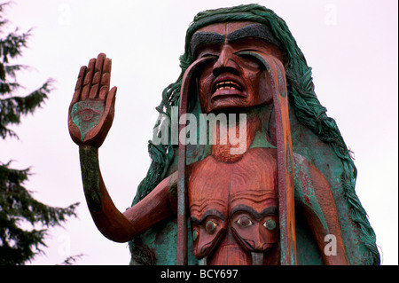"Piange il cedro Donna" Scultura (artista: Godfrey Stephens) sull'Isola di Vancouver, BC, British Columbia, Canada Foto Stock