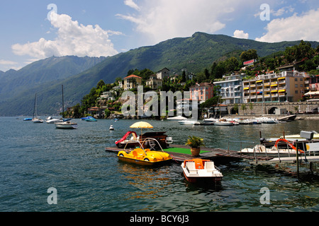 A riva e marina di Ascona, Lago Maggiore Lago, Ticino, Svizzera, Europa Foto Stock