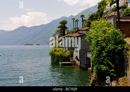 Il lago di villa sul Lago Maggiore Lago, Ticino, Svizzera, Europa Foto Stock