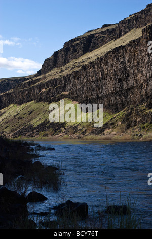 Il flusso di lava lungo le rive del paesaggistico e selvaggio fiume OWYHEE OREGON ORIENTALE Foto Stock