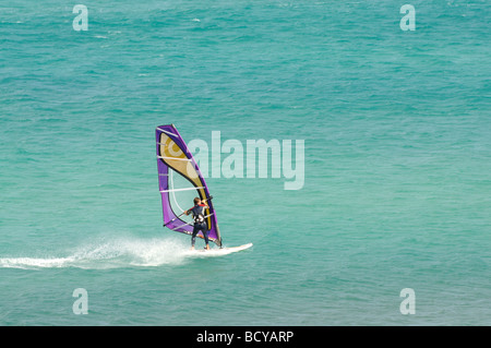 Sailboarding sull isola Canarie Fuerteventura, Spagna Foto Stock