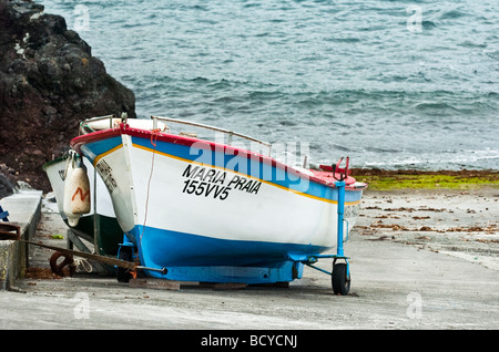 Una barca di pescatori a isola Terceira nelle Azzorre Foto Stock