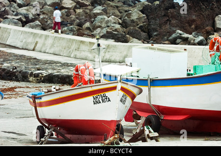 Una barca di pescatori a isola Terceira nelle Azzorre Foto Stock