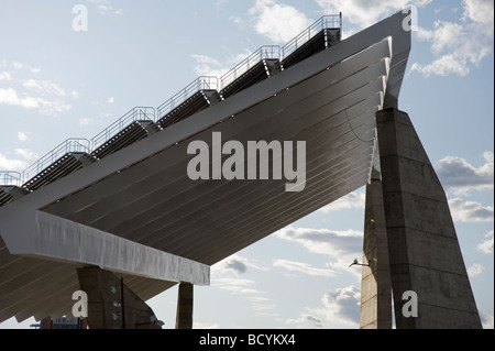 Pergola fotovoltaica Diagonal Mar Waterfront Barcellona Catalonia Spagna Foto Stock