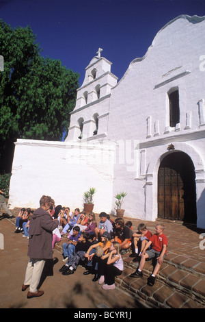 La missione di San Diego de Alcala, 4 grado gli studenti, San Diego, California (SD) Foto Stock