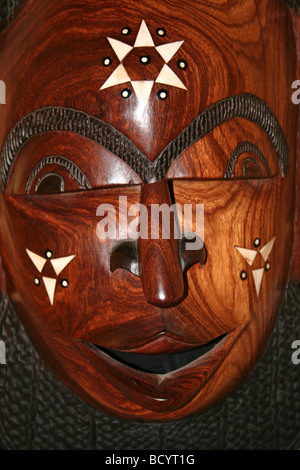 Gambiani tradizionali in legno intagliato maschera Foto Stock