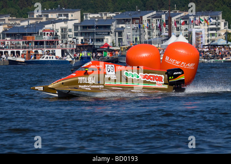 Da F1 Powerboat nel Campionato del Mondo a Lahti Finlandia 12-13 giugno 2009. Autista Valerio Lagiannella numero 69 Foto Stock