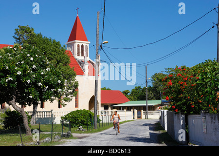 Strade Avatoru, Rangiroa, Arcipelago Tuamotu, Polinesia Francese Foto Stock