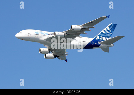 L'Airbus A380 vola sopra il San Francisco Waterfront durante il volo la prontezza le prove nel mese di ottobre del 2007 Foto Stock