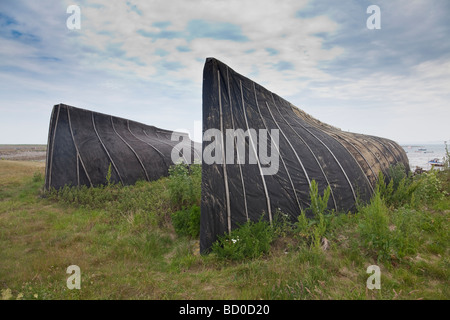 Barca capovolta hull coppia, recyled e ora utilizzato come capannoni Foto Stock