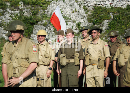 Rievocazione della seconda importante atto di guerra - La battaglia di Monte Cassino. Evento annuale in Ogrodzieniec, Polonia. Foto Stock