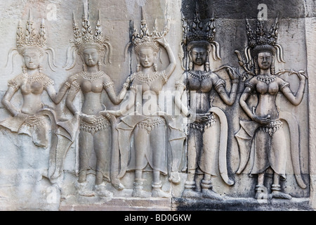 Scolpito bassorilievo disegni su un tempio di Angkor in Cambogia Foto Stock