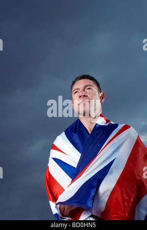 Atleta avvolto nella bandiera del Regno Unito Foto Stock