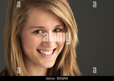 Ritratto di ragazza adolescente Foto Stock