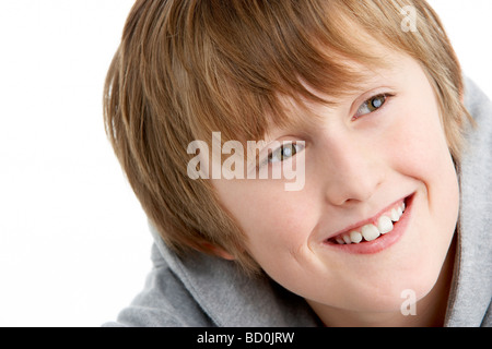 Ritratto di sorridere 10 anno vecchio ragazzo Foto Stock