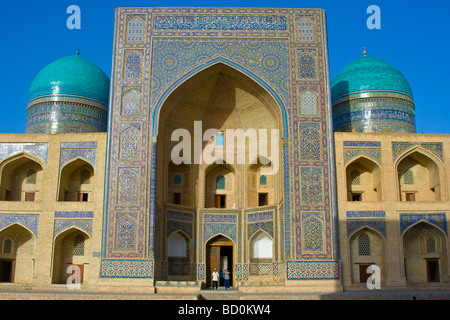 Mir mi Medrasa araba a Bukhara Uzbekistan Foto Stock