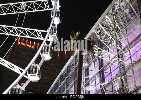 Ruota panoramica Ferris windmill Exchange Square Manchester Inghilterra England Regno Unito di notte Foto Stock