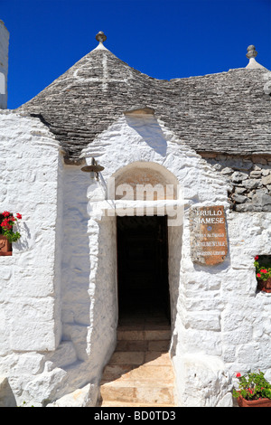 Trullo Siamese, Rione Monti, Alberobello, Trulli Village, Puglia, Italia. Foto Stock