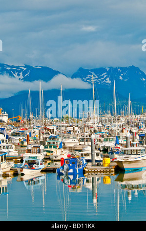 Piccola barca Porto, Homer Spit, Omero, Penisola di Kenai, Alaska USA Foto Stock