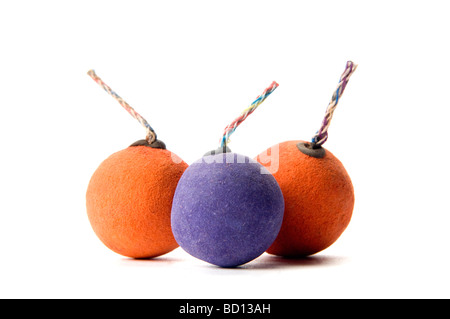 Una scatola di bombette puzzolenti che su sfondo bianco Foto stock - Alamy