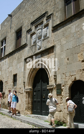 Club di Rodi insieme Odos Ippoton - strada dei Cavalieri di Rodi città vecchia di Rodi Grecia DODECANNESO Foto Stock